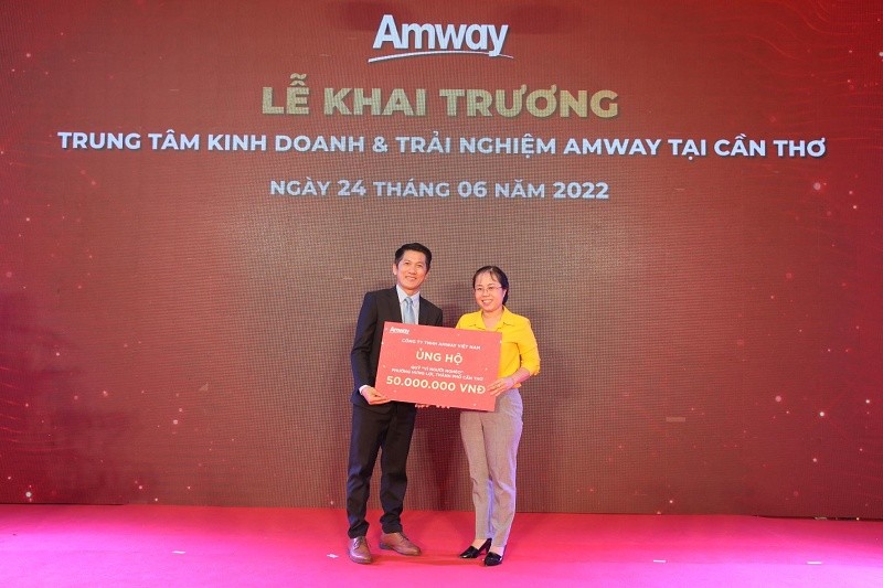 hinh-2-amway-viet-nam-trao-tang-50-trieu-dong-ho-tro-quy-vi-nguoi-ngheo-cua-phuong-hung-loi-quan-ninh-kieu-tp-can-tho-nham-ho-tro-nhung-hoan-canh-kho-khan-tai-dia-phuong-1656640818.jpg