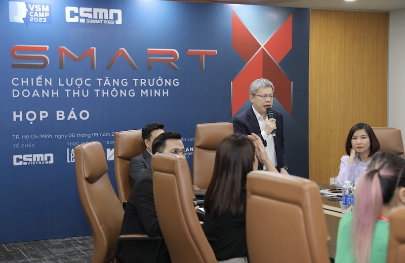 ong-le-quoc-vinh-chu-tich-le-bros-pho-chu-tich-csmo-truong-ban-to-chuc-vsmcamp-va-csmosummit-2023-gioi-thieu-ve-su-kien-1694051878.jpeg