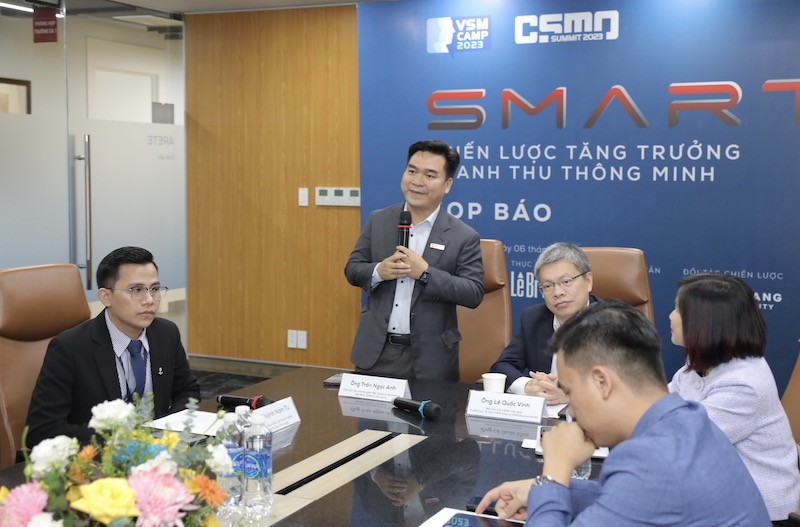 ong-tran-ngoc-anh-chu-tich-csmo-viet-nam-tra-loi-bao-chi-1694051842.jpeg