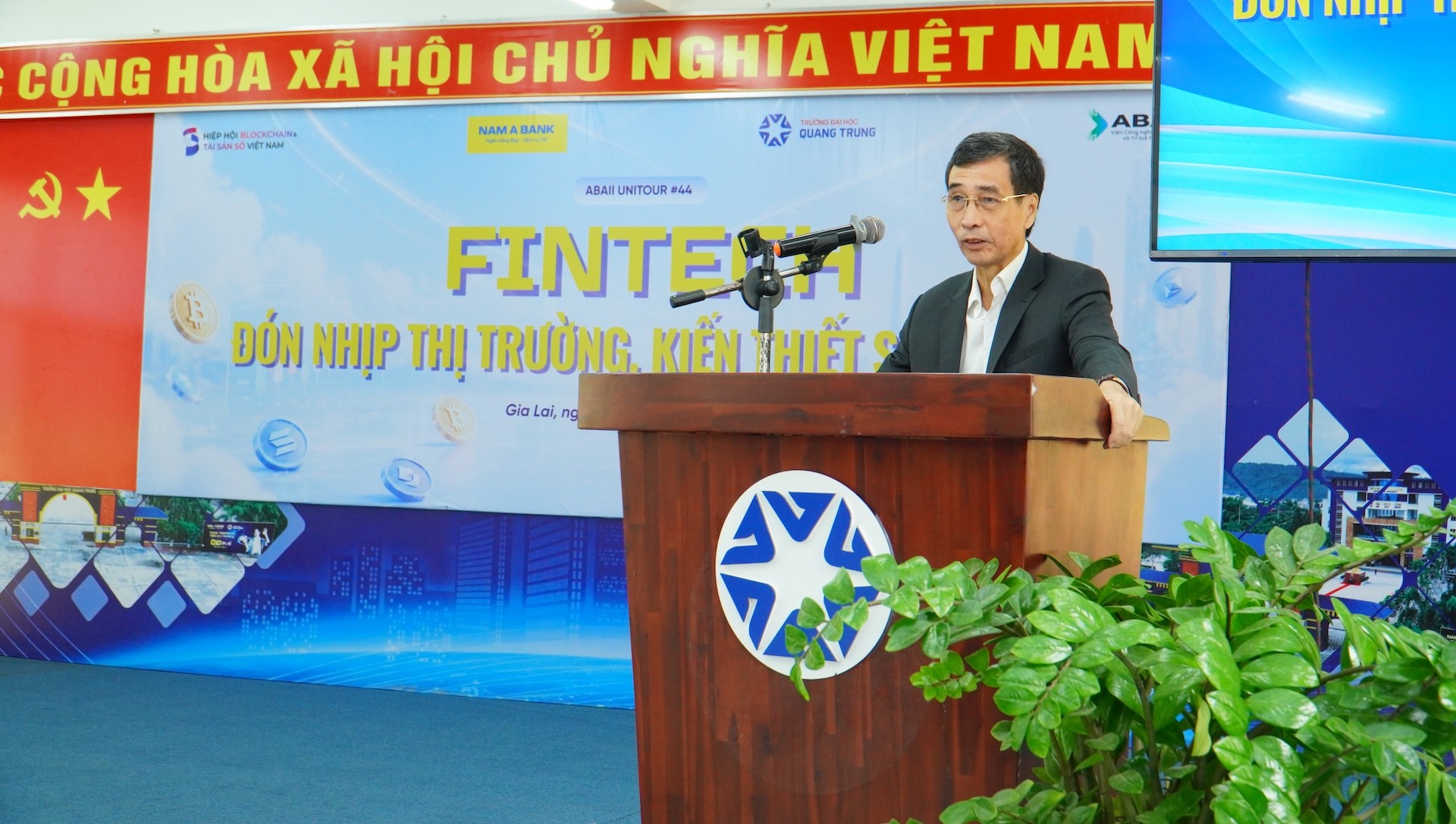 ong-tran-viet-hung-phat-bieu-ve-dinh-huong-phat-trien-cong-nghe-chien-luoc-va-kinh-te-so-tai-viet-nam-1778214234.JPG