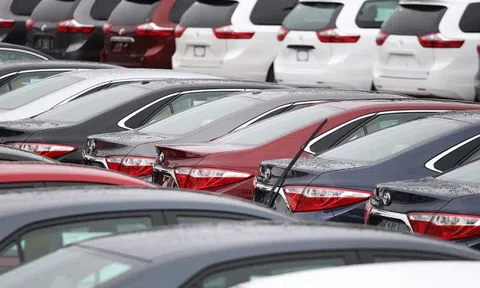 Những chiếc xe "không thể hoàn thành", showroom ô tô trống rỗng ngập tràn khắp nước Mỹ