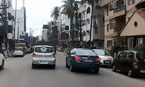 Tài xế bị tước bằng lái ô tô vì lái xe ‘tay mơ’icon