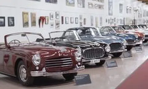 Choáng ngợp trước BST xe cổ Bentley, Cadillac, Ferrari độc nhất vô nhị