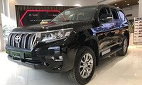 Ô tô phiên bản mới rục rịch ra mắt, xe bản cũ mất giáicon