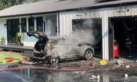 Xe điện Chevrolet Bolt phát cháy trong gara