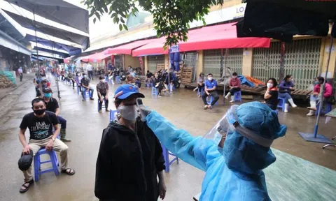 Tổ chức điểm xét nghiệm Covid-19 bằng test nhanh kháng nguyên tại chợ