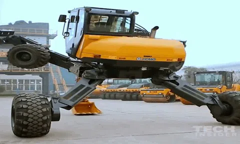 Clip: Cỗ máy "quái vật" biết nhảy múa, leo trèo như người nhện