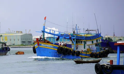 2.700 ngư dân "kẹt" ngoài biển sắp được tiếp tế lương thực, nhiên liệu