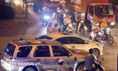 Hà Nội: Tuyến đường qua khu đô thị Xa La bất ngờ ùn tắc kéo dài trong ngày giãn cách cuối cùng