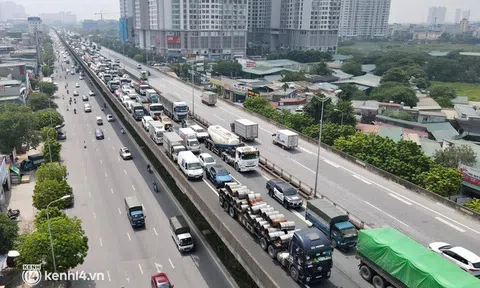 Hà Nội: Đường vành đai 3 trên cao ùn tắc hàng km từ Linh Đàm tới nút giao Phạm Hùng