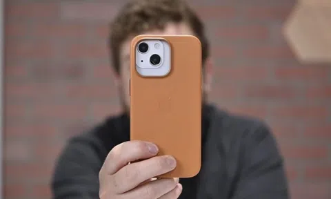 Giáo sư John Naughton: 'Muốn bảo vệ Trái Đất thì đừng mua iPhone 13'