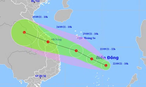 Áp thấp nhiệt đới di chuyển rất nhanh hướng vào Trung Trung Bộ, gây mưa lớn