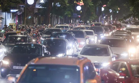 Thủ tướng yêu cầu các địa phương chấn chỉnh, không để tụ tập đông người