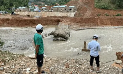 CLIP: Sạt lở nghiêm trọng tại vùng núi Quảng Nam, nhiều xã bị chia cắt