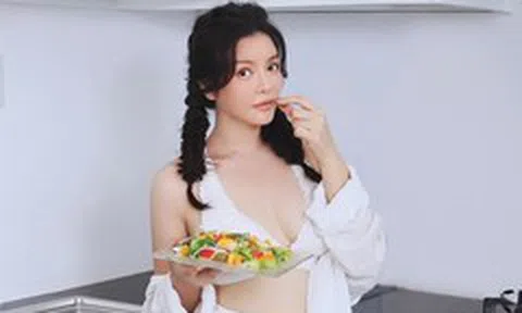 Lý Nhã Kỳ sexy táo bạo