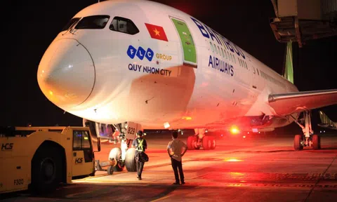 Khoảng cách từ Việt Nam tới Mỹ giờ đây chỉ bằng một giấc ngủ