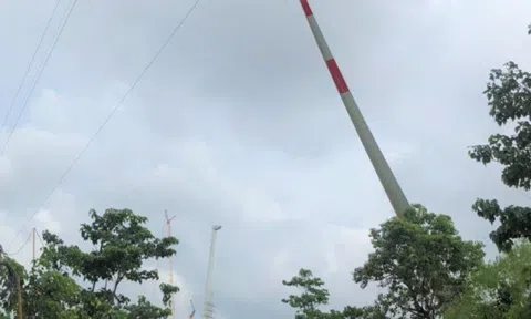 Xe chở cánh quạt điện gió gây sự cố khiến gần 3.500 hộ dân mất điện