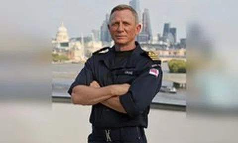 Điệp viên 007 Daniel Craig trở thành sĩ quan hải quân hoàng gia Anh