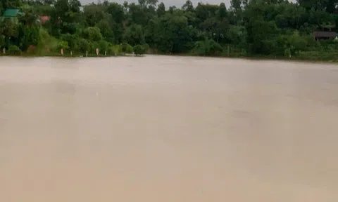 Hà Tĩnh: Mưa lớn kéo dài khiến nhiều thôn, xã bị cô lập