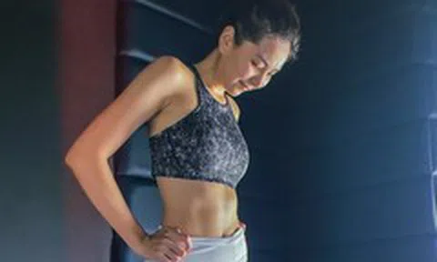 MC Thời sự Mai Ngọc giảm 6 kg sau 3 tháng, lộ bụng 6 múi