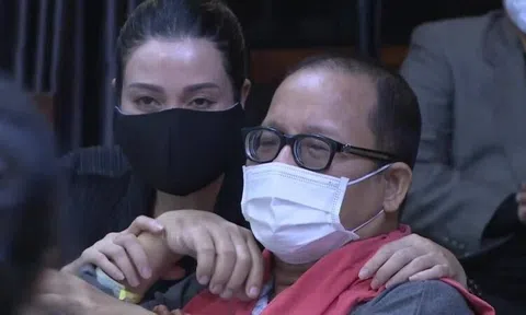 Trần Mạnh Tuấn khóc khi tái xuất