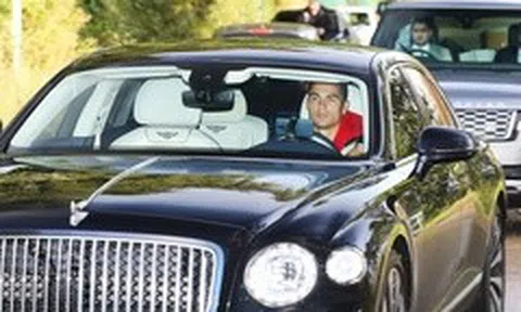 Vì sao chiếc Bentley tay lái thuận của Ronaldo được chạy ở Anh?