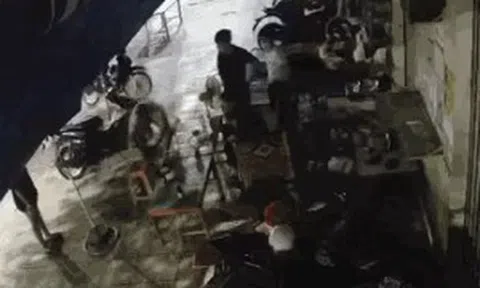 Không được qua chốt kiểm dịch, nhóm người tấn công dân quân