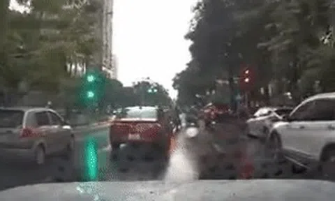 Nóng trên đường: Một giây lái xe mất kiểm soát, hậu quả khó đong đếmicon