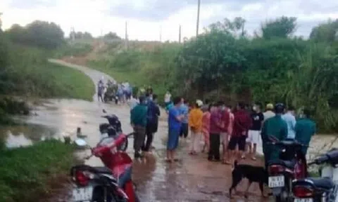 Qua tràn lúc nước lớn, người đàn ông 57 tuổi bị cuốn trôi cùng xe máy