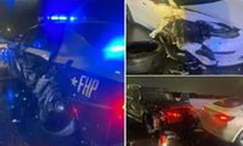 Tesla tự lái bất ngờ đâm vào xe cảnh sát, bật rời bánh xeicon