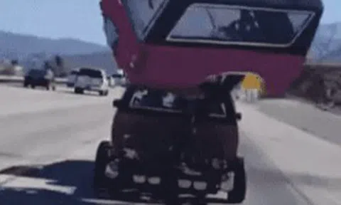 Những chiếc bán tải độ cực dị, ‘khiêu vũ’ bằng thùng xe