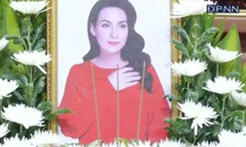 Nghệ sĩ và khán giả cầu siêu cho ca sĩ Phi Nhung