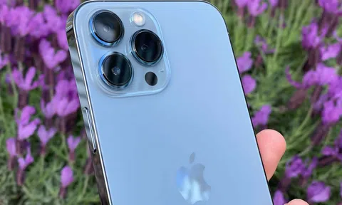 iPhone 13 xách tay giá tụt dốc từng ngày