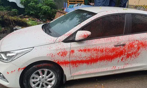 Hà Nội: Hàng loạt xe ô tô bị tạt sơn đỏ trong Khu đô thị Trung Văn