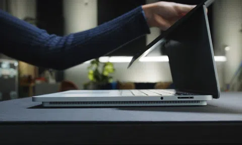 Surface Laptop Studio ra mắt với phong cách mới, cấu hình mạnh mẽ
