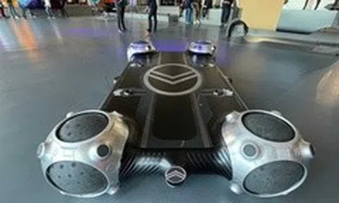 Chiếc xe đặc biệt sử dụng lốp hình cầu