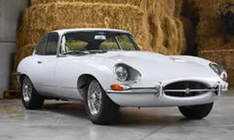 Mất 3.500 giờ phục chế để xe cổ Jaguar 60 năm tuổi đẹp như mới