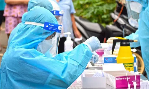 Doanh nghiệp đề nghị đưa test nhanh Covid-19 vào diện bình ổn giá, Bộ Tài chính lên tiếng