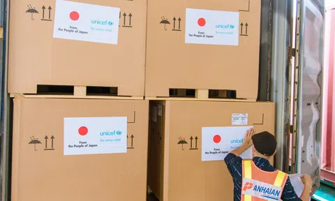 Việt Nam tiếp nhận 300 tủ lạnh bảo quản vaccine do Nhật tài trợ