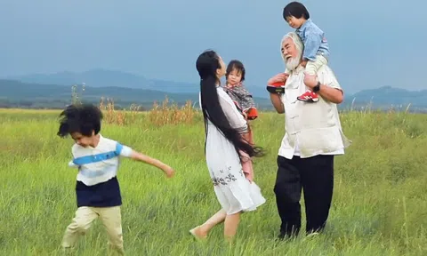 'Trùm phim kiếm hiệp' lãng mạn bên vợ