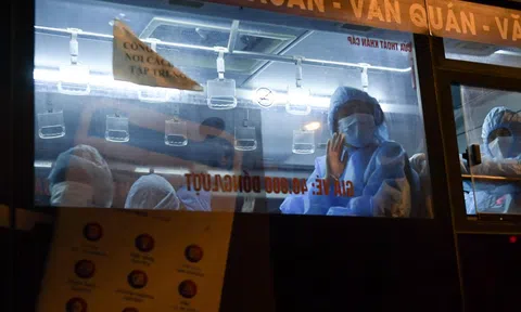 CLIP: Đưa 1.000 người ở Bệnh viện Việt Đức đi cách ly