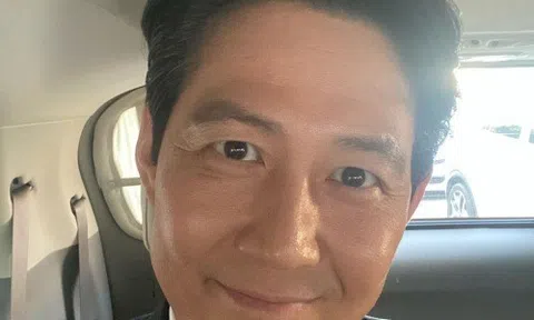 Lee Jung Jae gây 'sốt' lần đầu dùng mạng xã hội