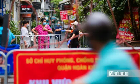 Phong toả tạm thời thêm nhiều tuyến phố quanh Bệnh viện Việt Đức