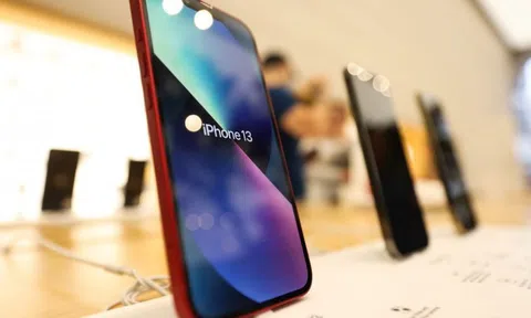Apple sửa lỗi đầu tiên trên iPhone 13