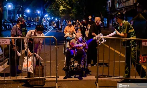 Hà Nội: Ổ dịch Bệnh viện Việt Đức có ảnh hưởng đến lộ trình nới lỏng?