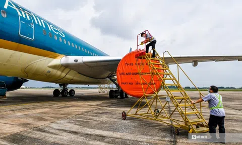 Khẩn trương bảo dưỡng máy bay, chờ ngày hoạt động nội địa