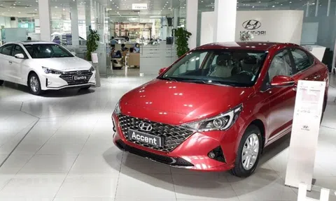 Đại lý ô tô mở cửa trở lại, làm đủ cách kích cầu