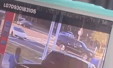 Nữ tài xế đâm vào đuôi siêu xe Lamborghini nhưng vẫn cố chửi bới phủ đầuicon