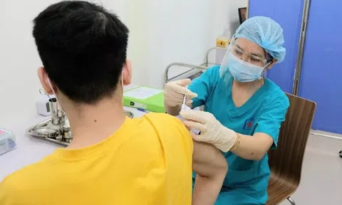 Trưa 5/10: 49% người trên 18 tuổi tiêm ít nhất một liều vắc-xin phòng Covid-19