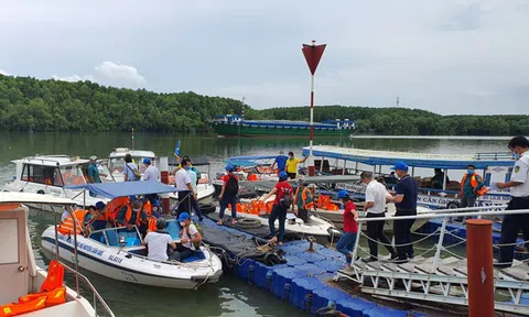 Tặng bảo hiểm Covid cho khách du lịch